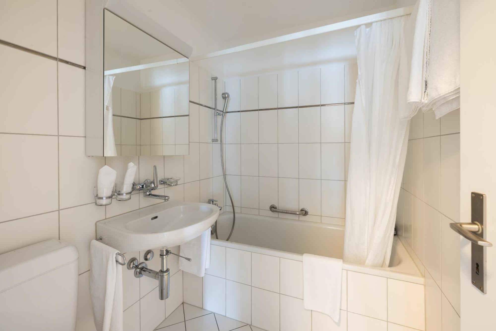 Ema House Serviced Apartments Aussersihl Zürich Exterior foto